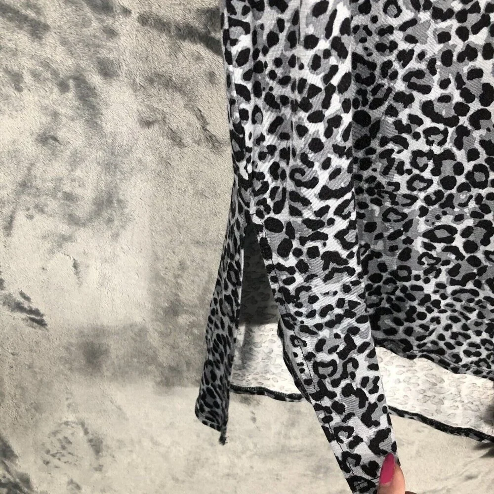 Zenana Grey Cheetah￼ Print Loose Fit Long Length Top Women's Size Medium - Picture 6 of 12